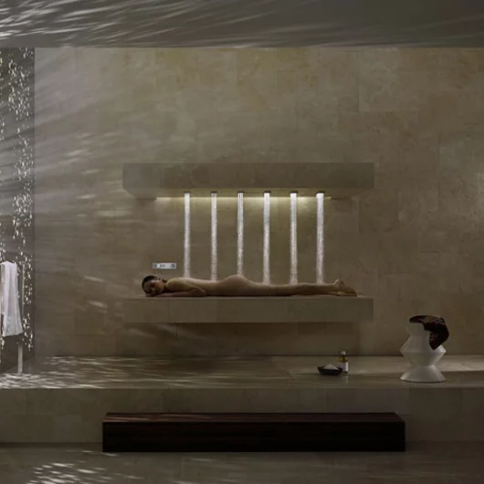 The Horizontal Shower features six "Water Bar" showerheads