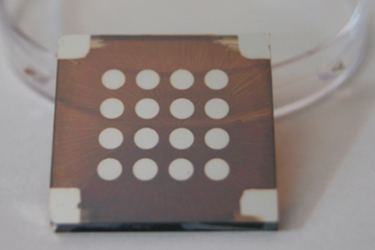Researchers at the University of Toronto have set a new efficiency record for colloidal quantum dot solar cells
