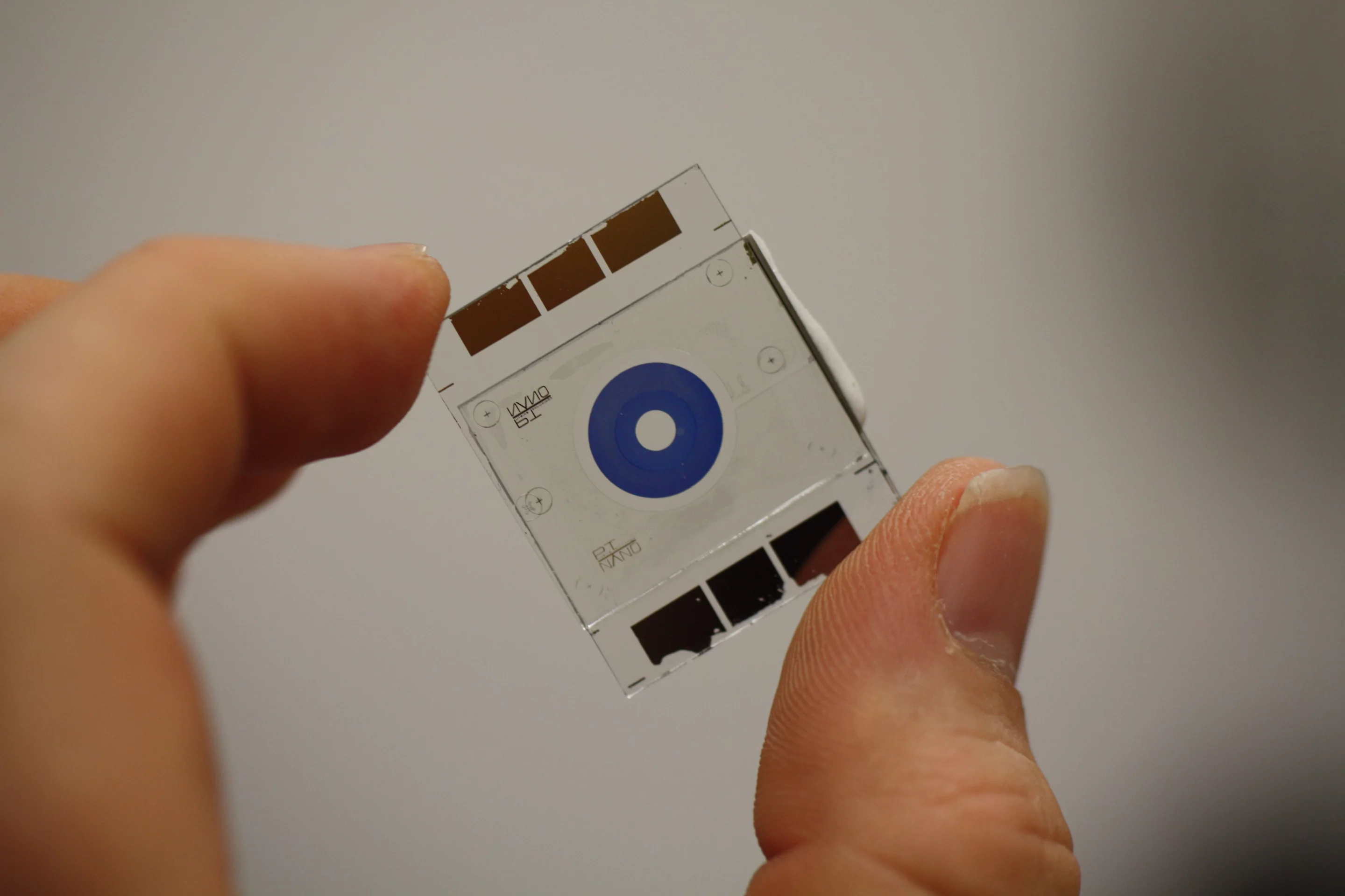 A "smart glass" iris may provide much greater image quality in future smartphones