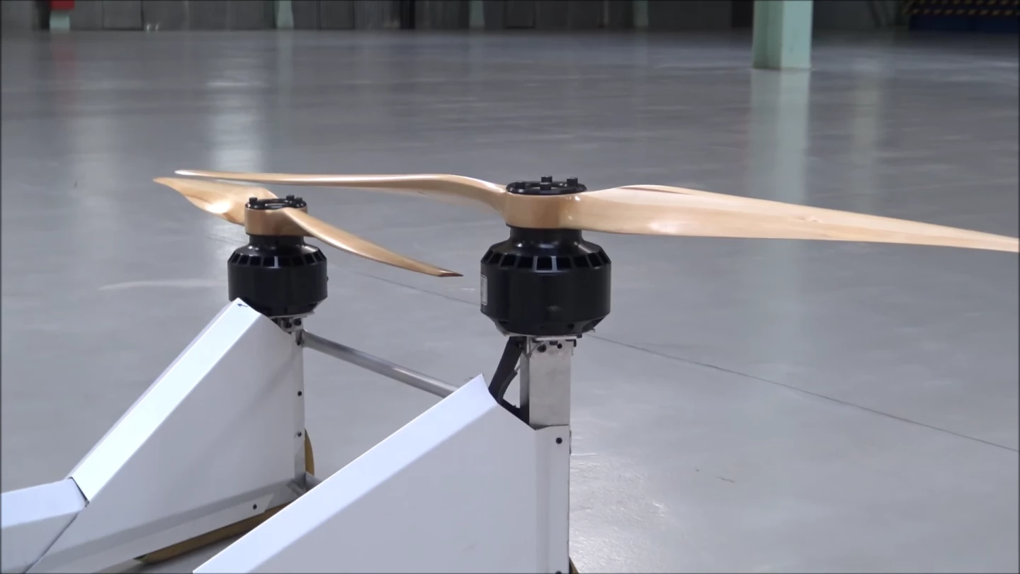 The Hoversurf Scorpion's large wooden props
