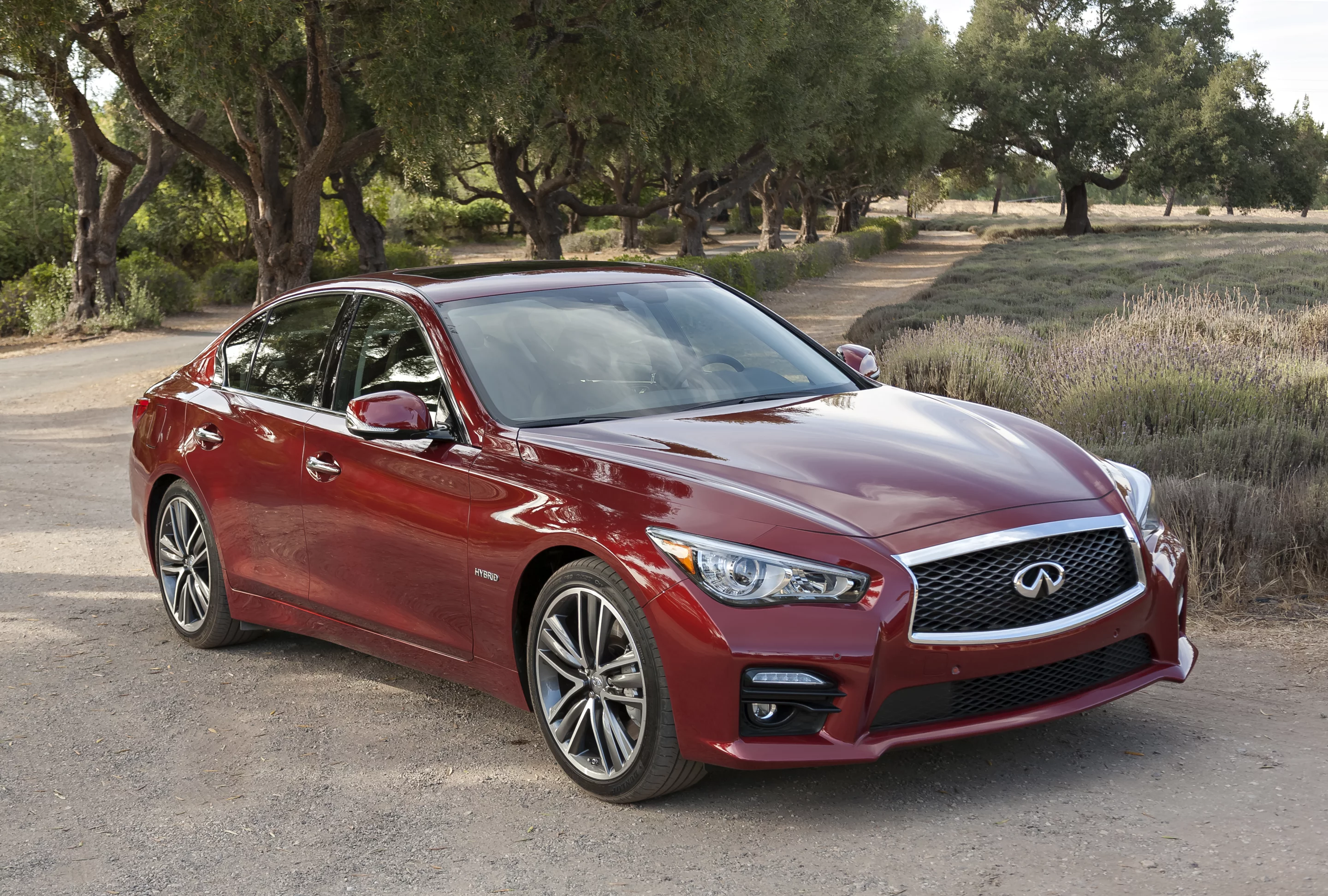 At 1,621 kg (3574 lb) the Q50 is 24.5 kg (54 lb) lighter than the outgoing G37 sedan but reported to be stiffer with a new rear suspension setup
