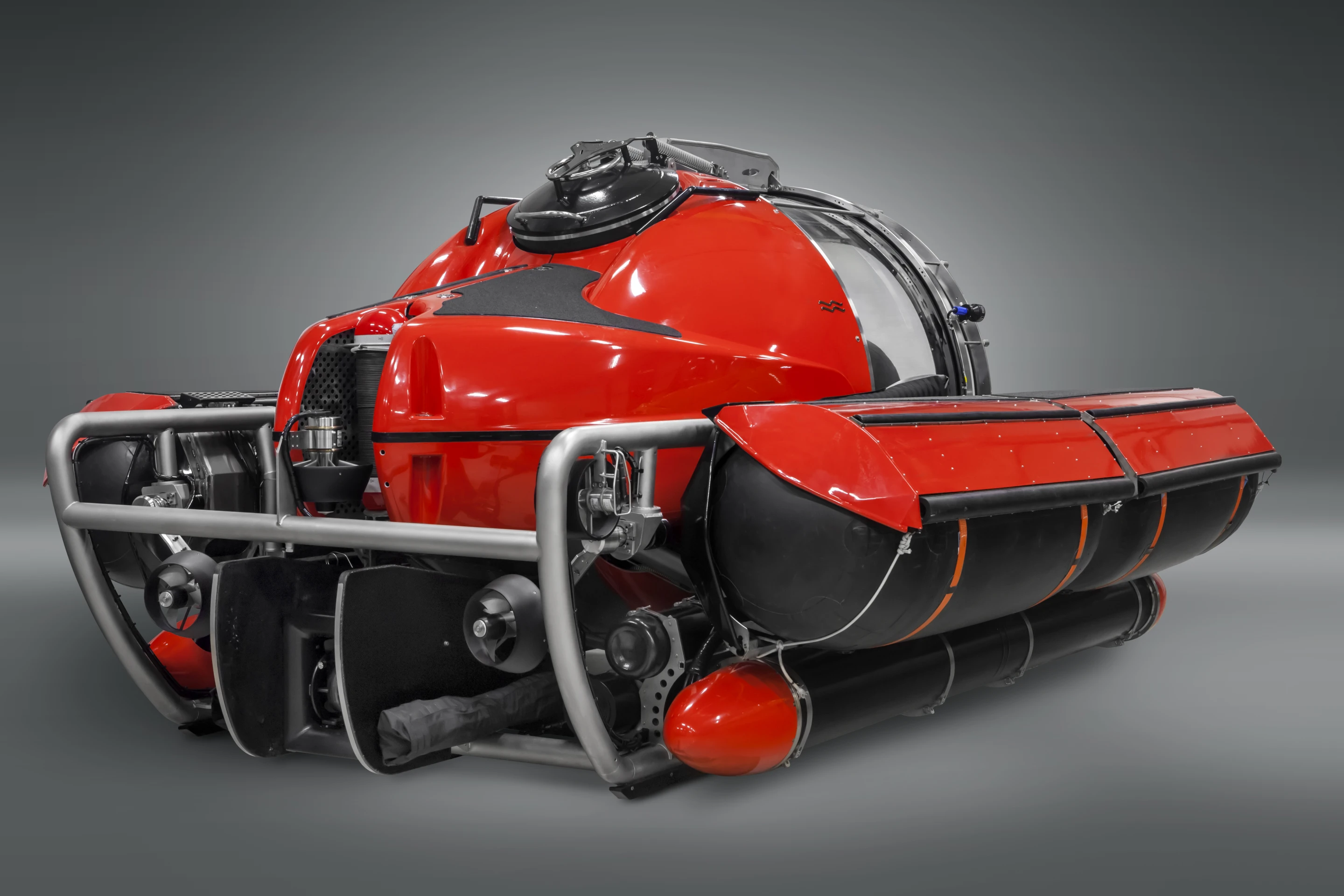 The C-Explorer 5's high-capacity lithium-ion batteries allow it to maintain operational autonomy for a claimed eight hours, with the option of upgrading to 16