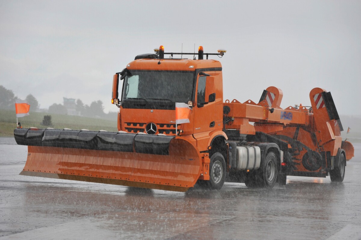 The control units in each truck can individually deploy various accessories for the snow plowing operations, including side plows, scoops, brushes, and so forth