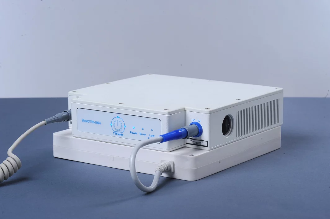NovoTTF-100A device & battery