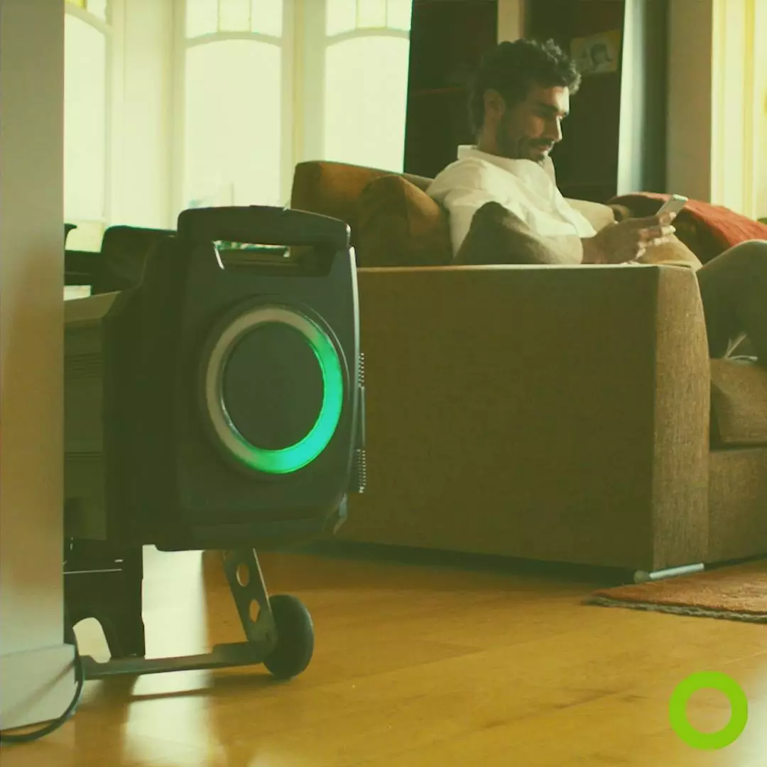 The S01's removable battery unit offers 115 km of range and can be charged at home or at the office, without having to park the bike near a charger