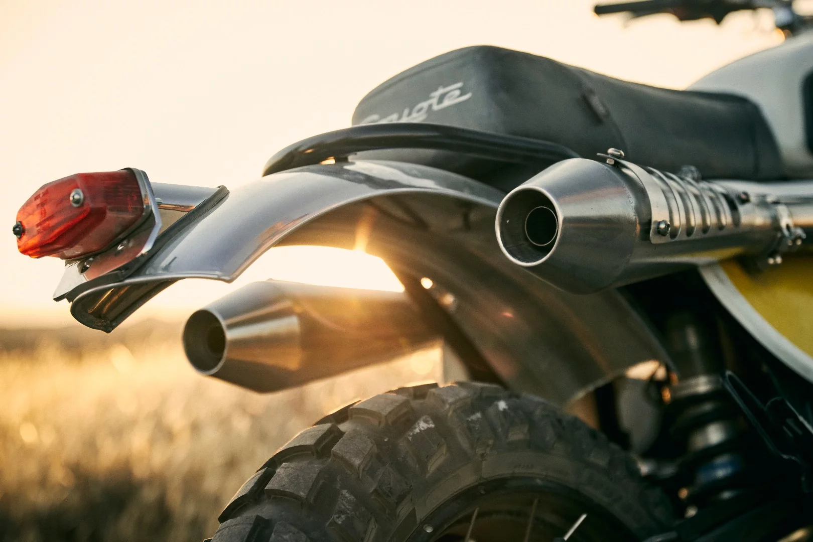 Coyote: scrambler style pipes