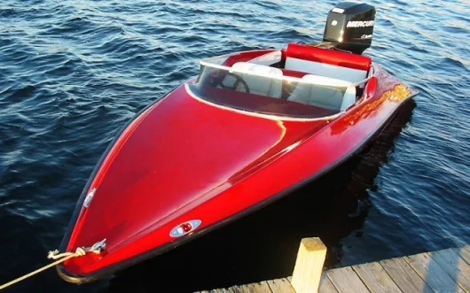 The aerodynamic gull-wing shaped sides and bow offer dramatic speeds