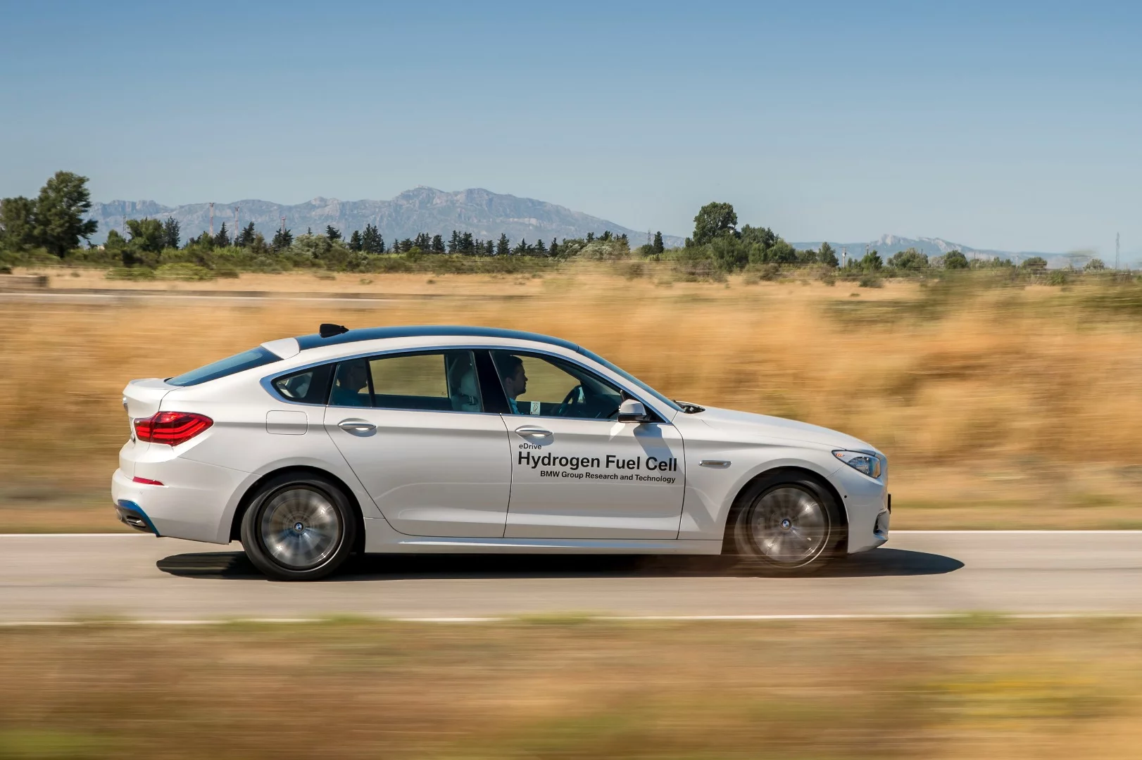 The concept is fuelled by a tank that runs between the front and rear axles