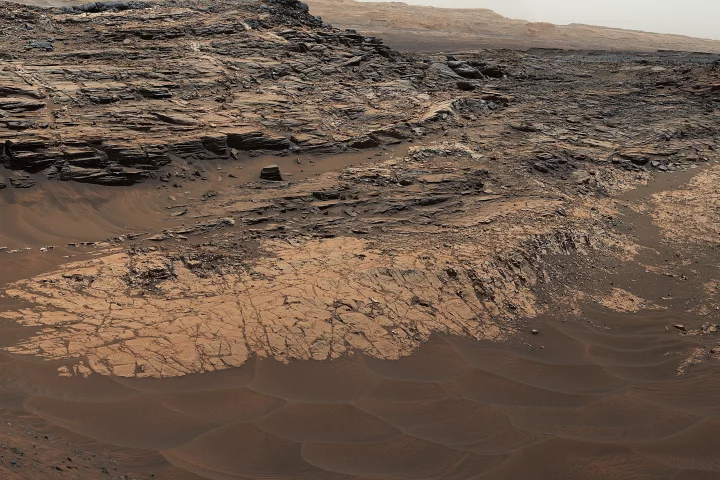 This photo from the Curiosity rover shows the kind of place that could be teeming with life, if a new study is to be believed