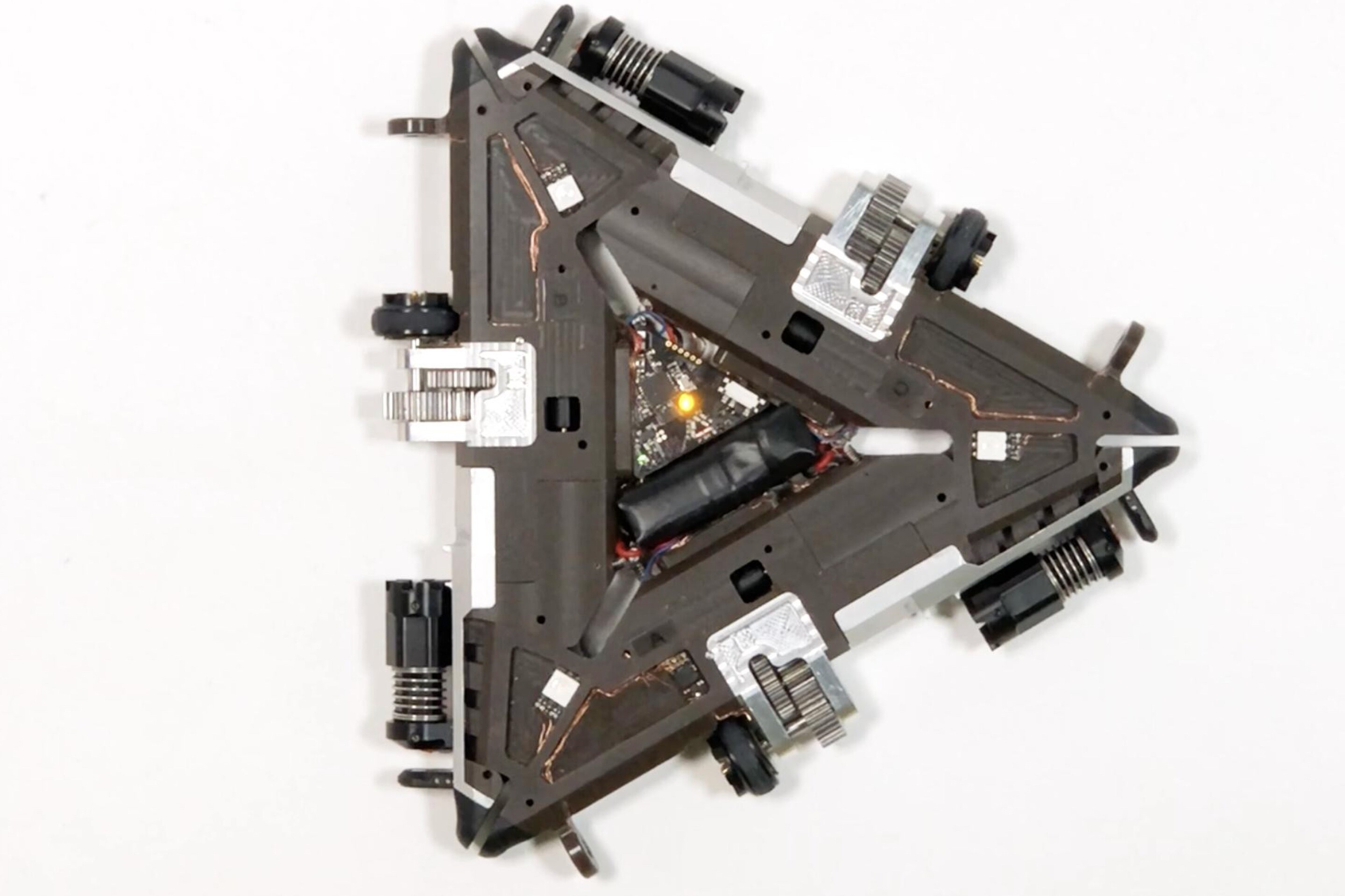 Hyper-Redundancy: EPFL's Mori3 Robot Redefines Resilience Through Shared Resources