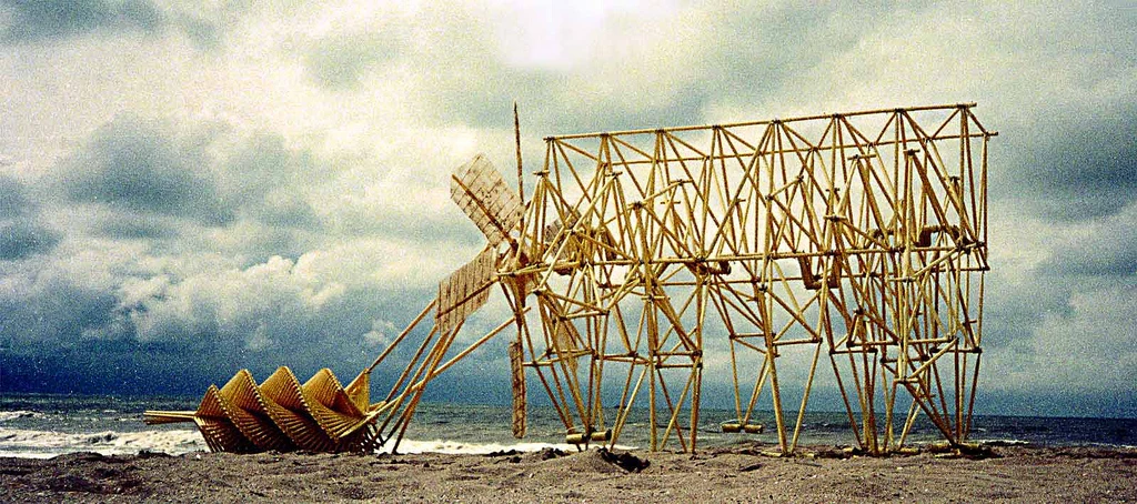 The Animaris Ancore with a propeller and rolling anchor (Photo: Theo Jansen)