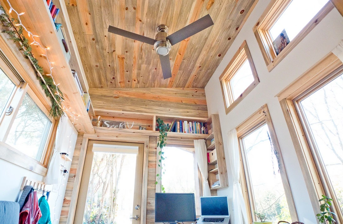 The house is fitted with 10 windows throughout plus an all-glass door for lots of natural light and air circulation