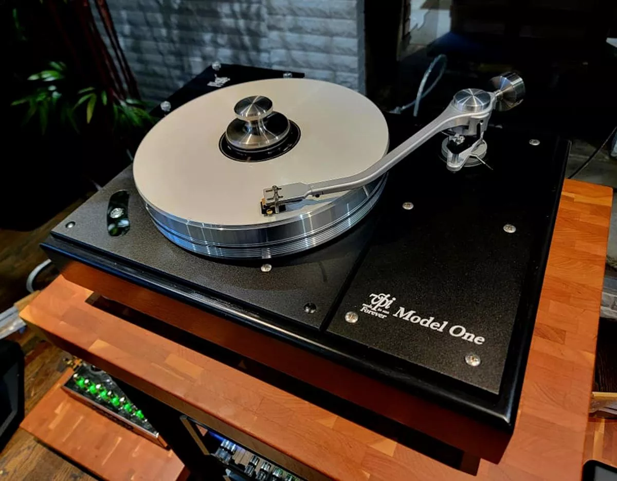 The Model One turntable features a brand new tonearm fashioned from "solid aluminium architecture to eliminate tube resonances, ensuring pure sound reproduction"