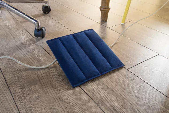 The Ye-T Warmpad features aluminum plates tucked inside a removable, padded cover