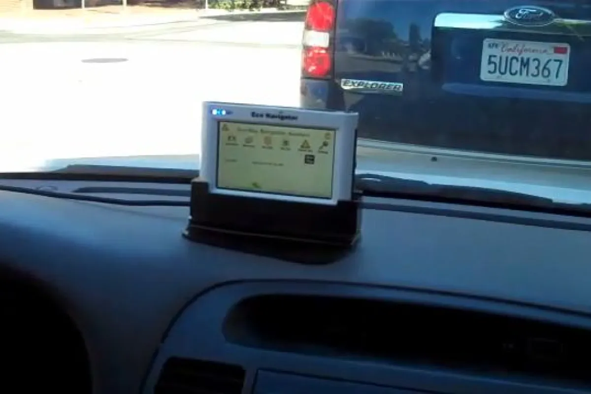 The Eco-Navigator provides real-time fuel consumption and CO2 output data to drivers, to help them drive cleaner and more efficiently (Image: Earthrise)