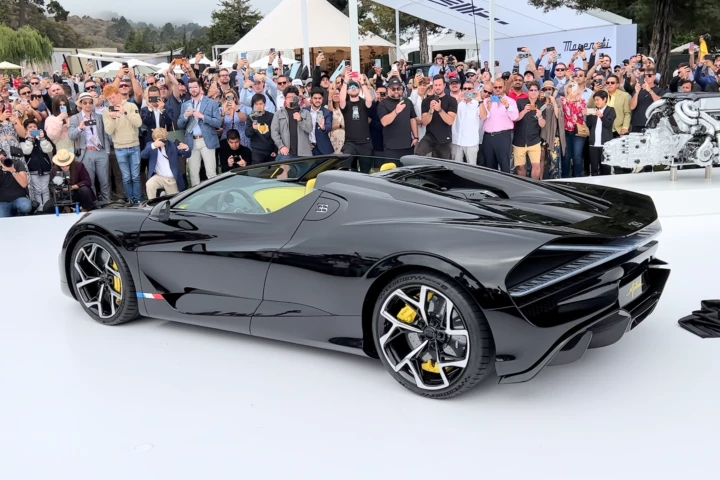 Only 99 examples of the W16 Mistral Roadster will be built at a net price of USD $5,000,000, with deliveries beginning in 2024. The entire production series of the W16 Mistral has already been sold out.