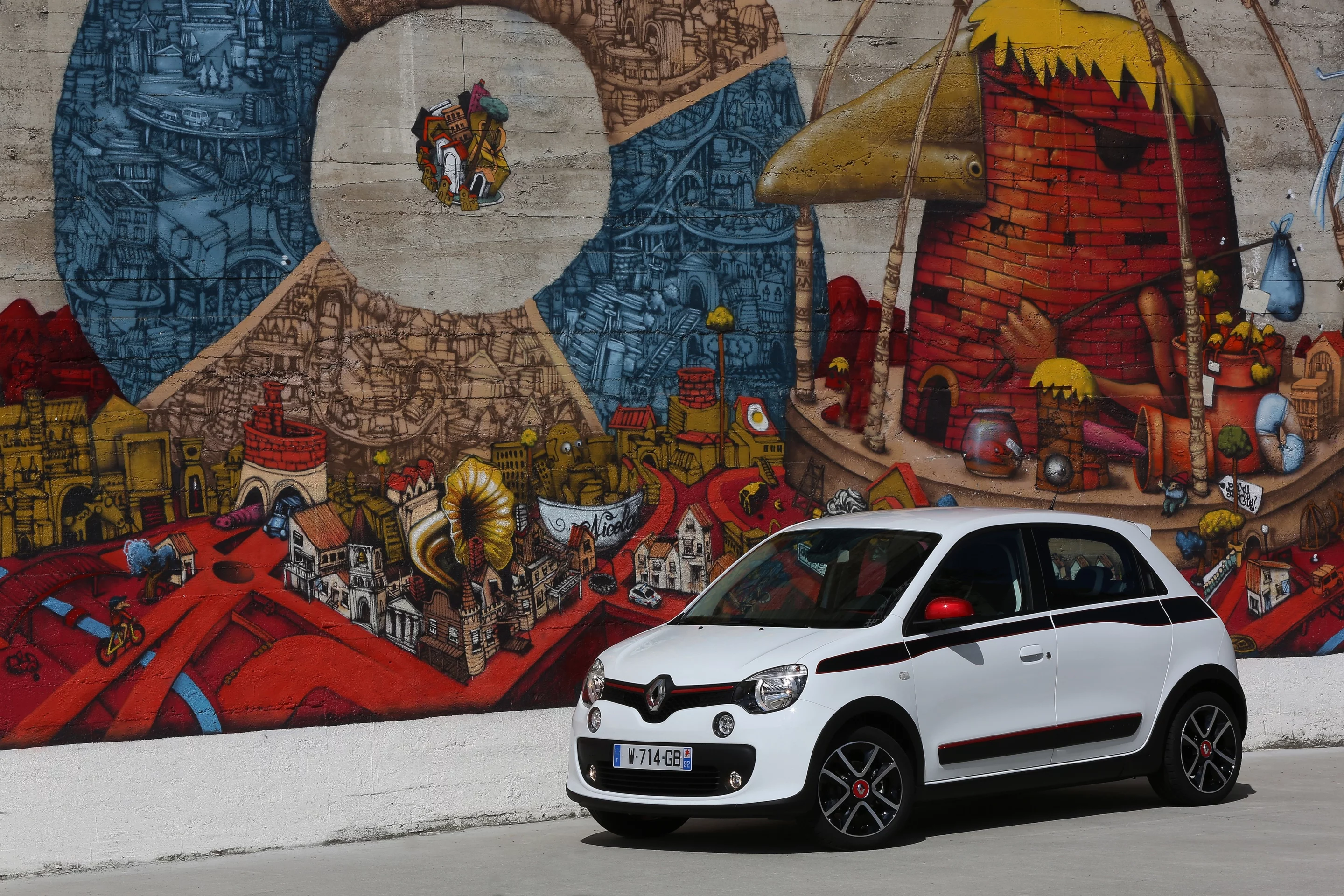 Renault Twingo mixes features of rear and front wheel driving