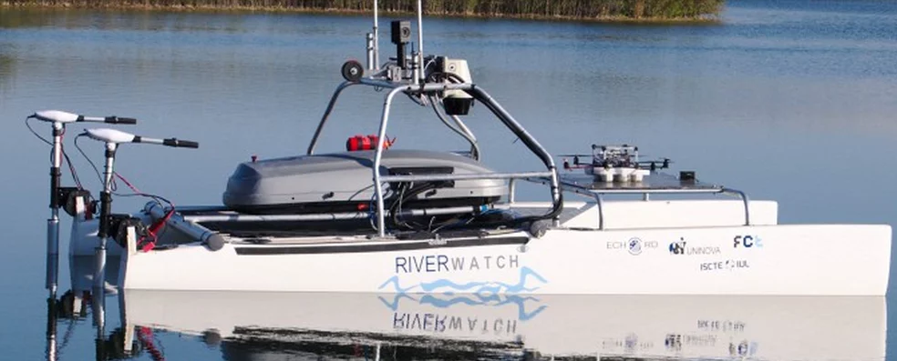 The Riverview system is a symbiosis of two robots – an Autonomous Surface Vehicle (ASV) and Unmanned Aerial Vehicle (UAV) visible on the back