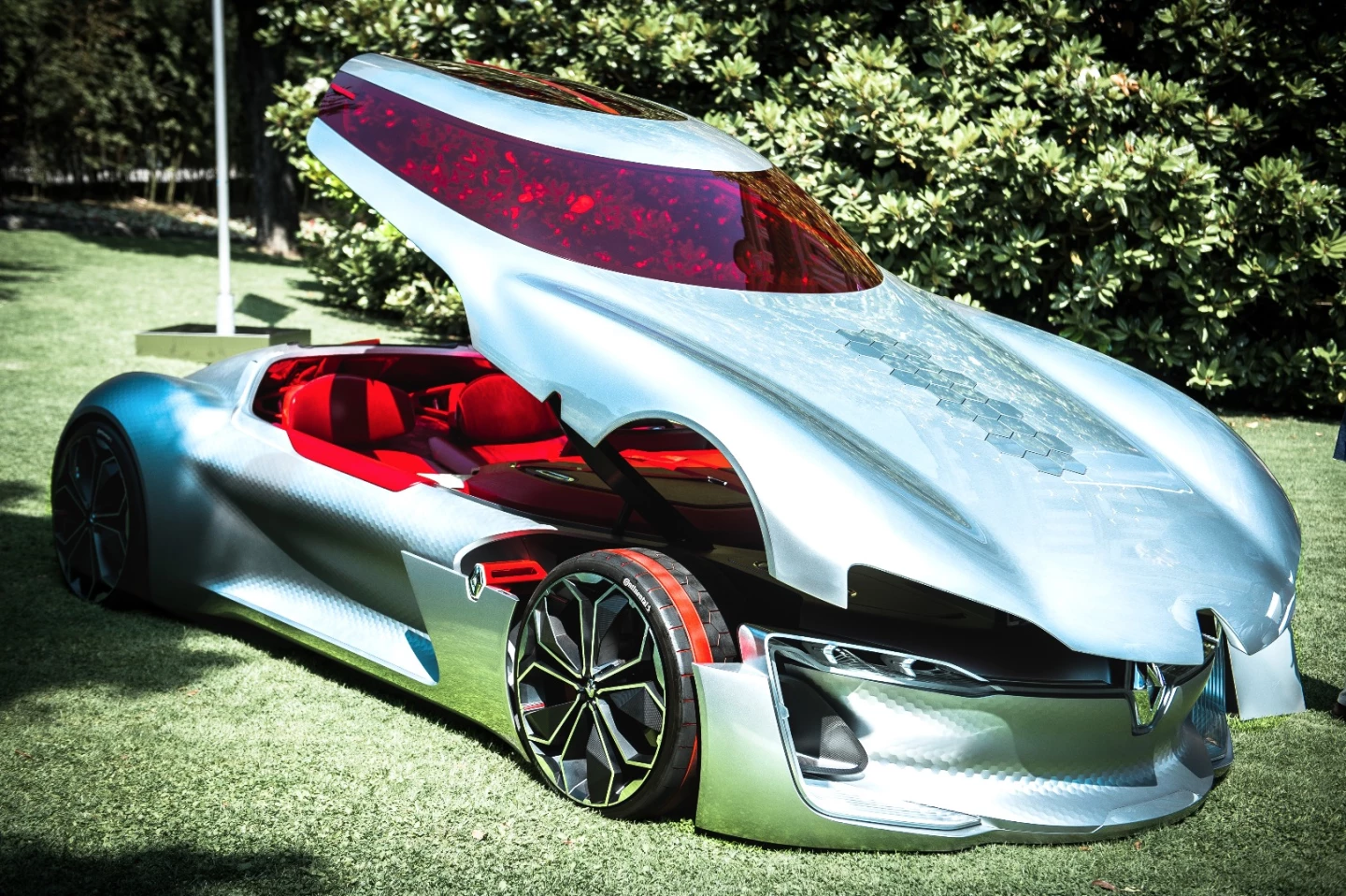 Renault's concept cars are always visually arresting "in the flesh" and it was no surprise to see the Renault TreZor Electric Coupé from the 2016 Paris Motor Show win this class.