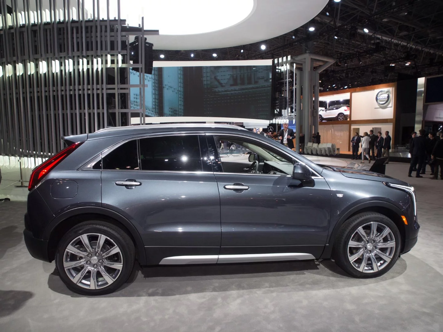 The Cadillac XT4 is powered by a new 2.0-liter turbo engine and nine-speed transmission and includes efficiency-boosting technologies