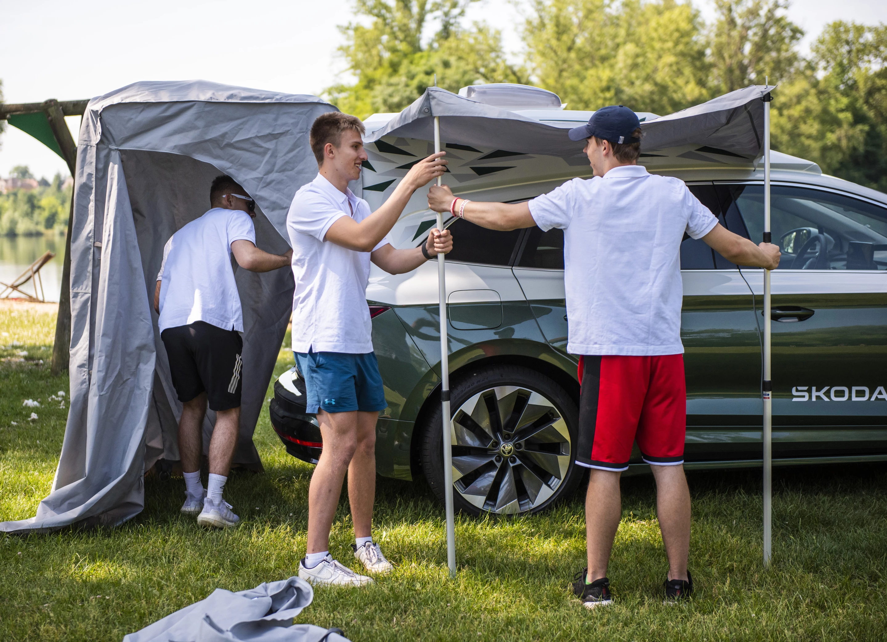 Setting up the rear auxiliary tent