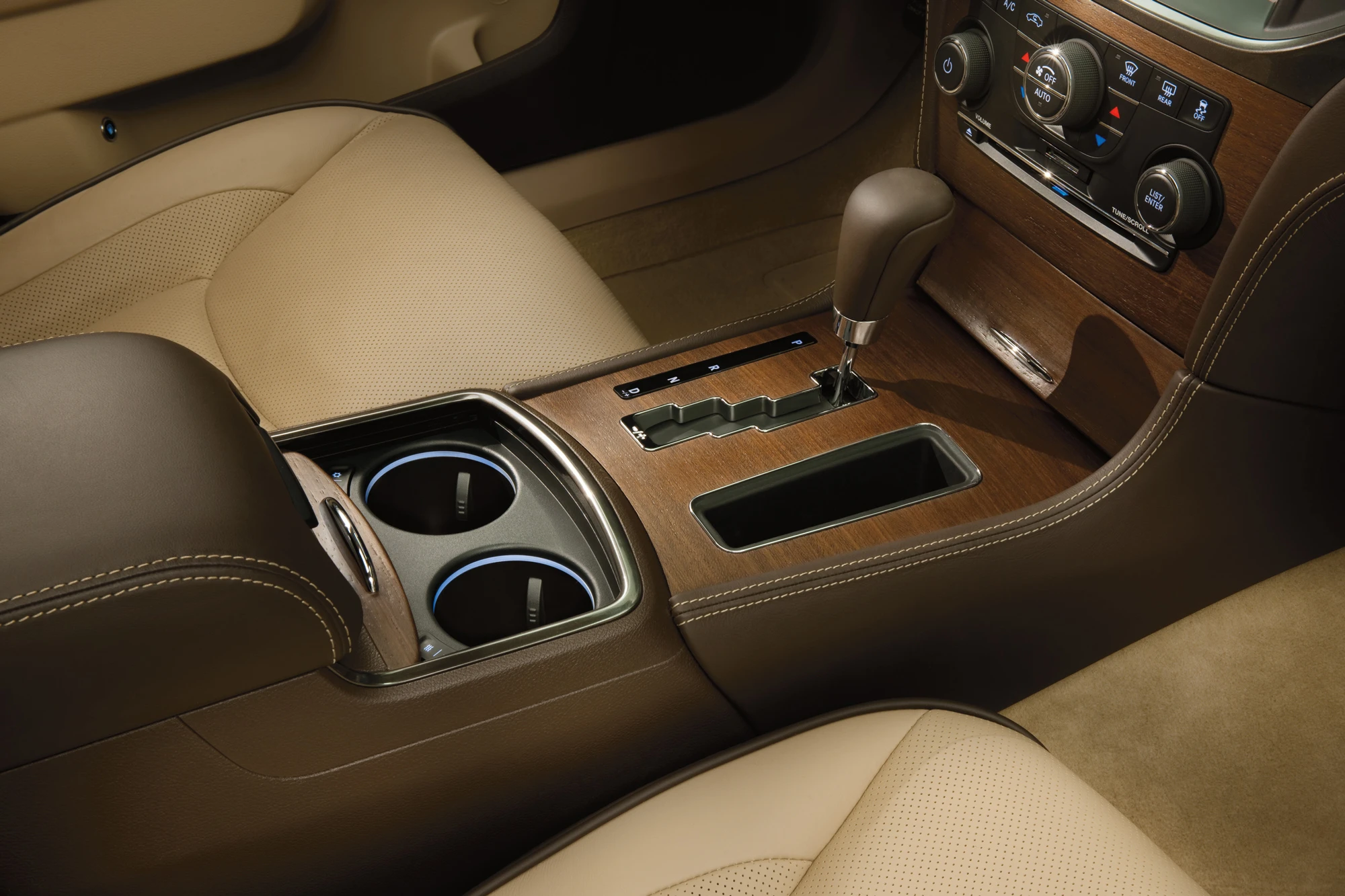 Chrysler 300 Luxury Series sedan interior