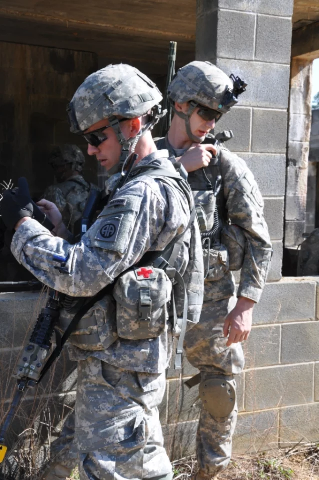 Soldiers at the recent Fort Bragg exercise, in which they trialled tactical smartphones (Photo: Ashley Blumenfeld, JPEO JTRS)
