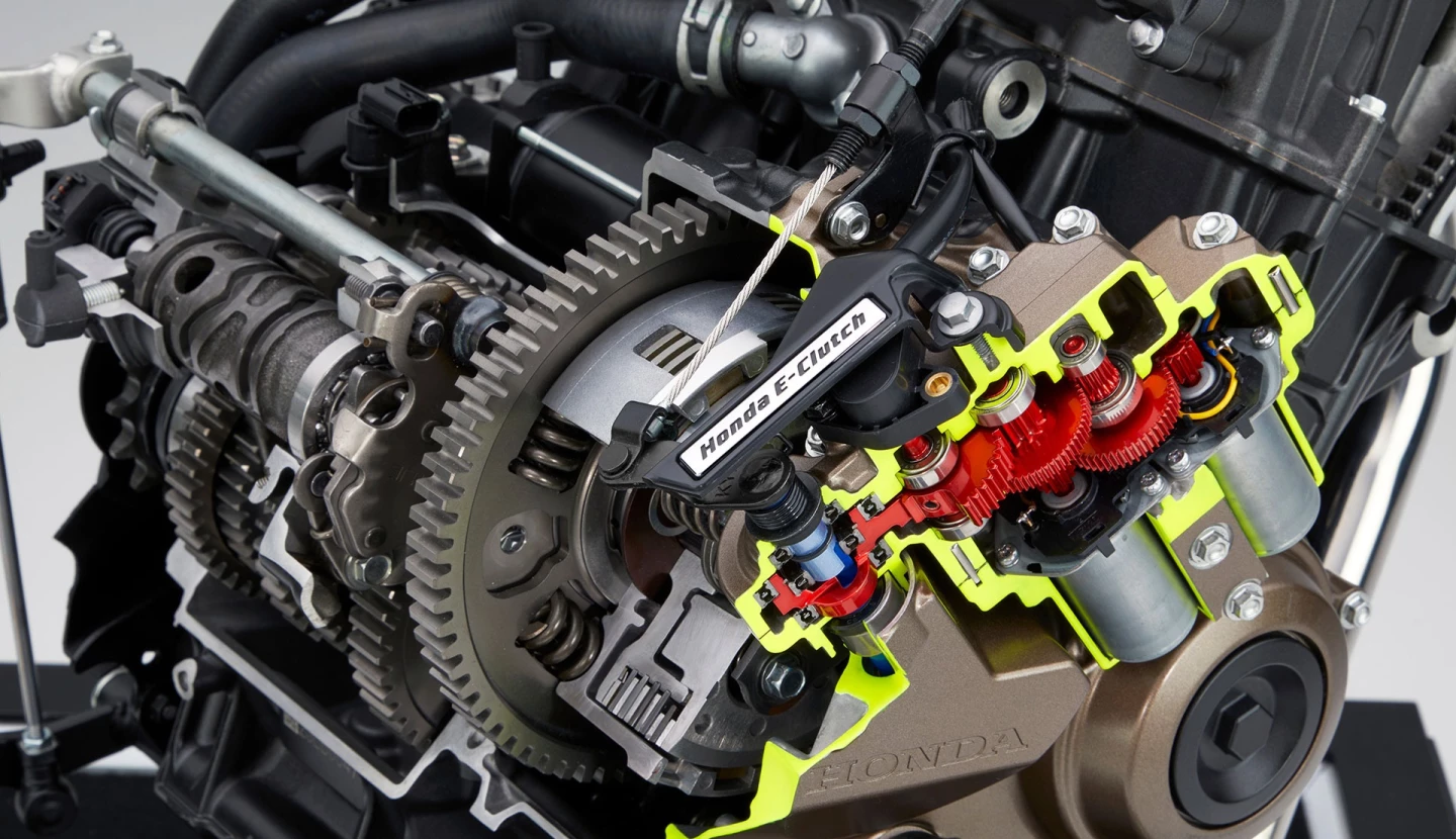 The e-clutch controls the sensor and motor, regulating the ideal half clutch automatically, allowing you to change the shift as per your convenience