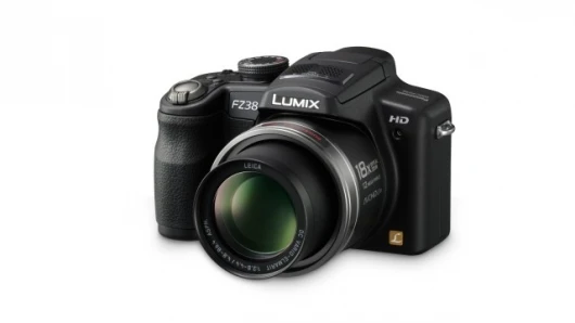 The Panasonic DMC-FZ38 has a Leica 18x (27-486mm) lens