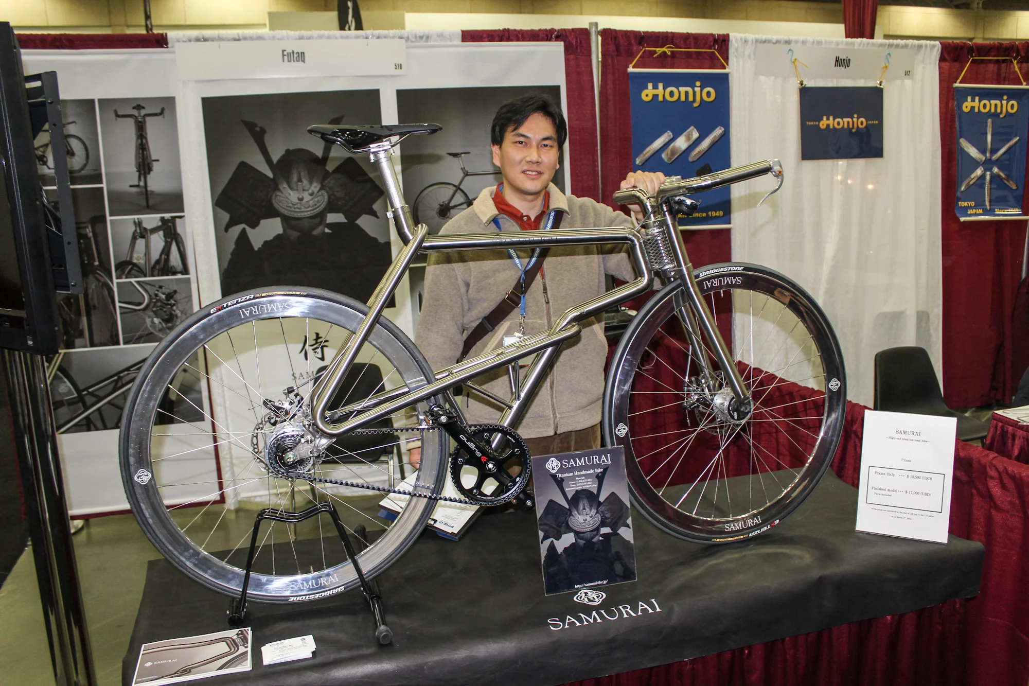 A Futaka rep with the Samurai prototype at NAHBS 2015 (Photo: Ben Coxworth/Gizmag.com)
