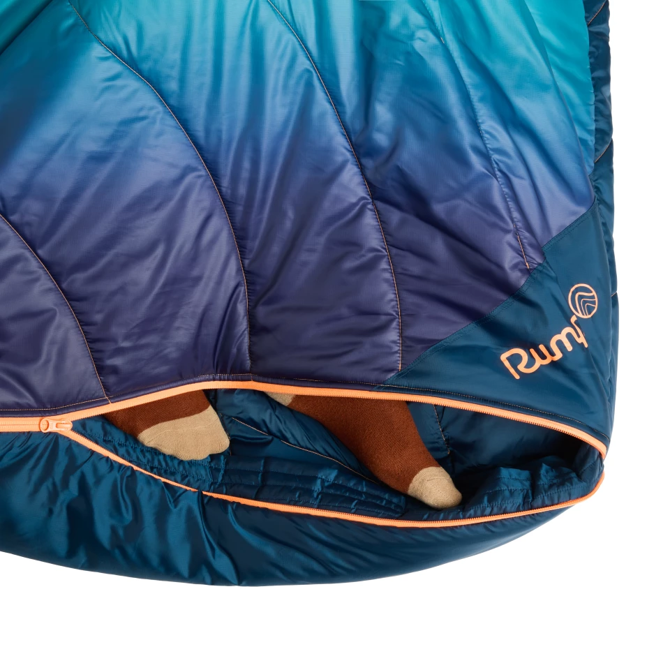 A two-way zipper allows you to free your feet and add ventilation