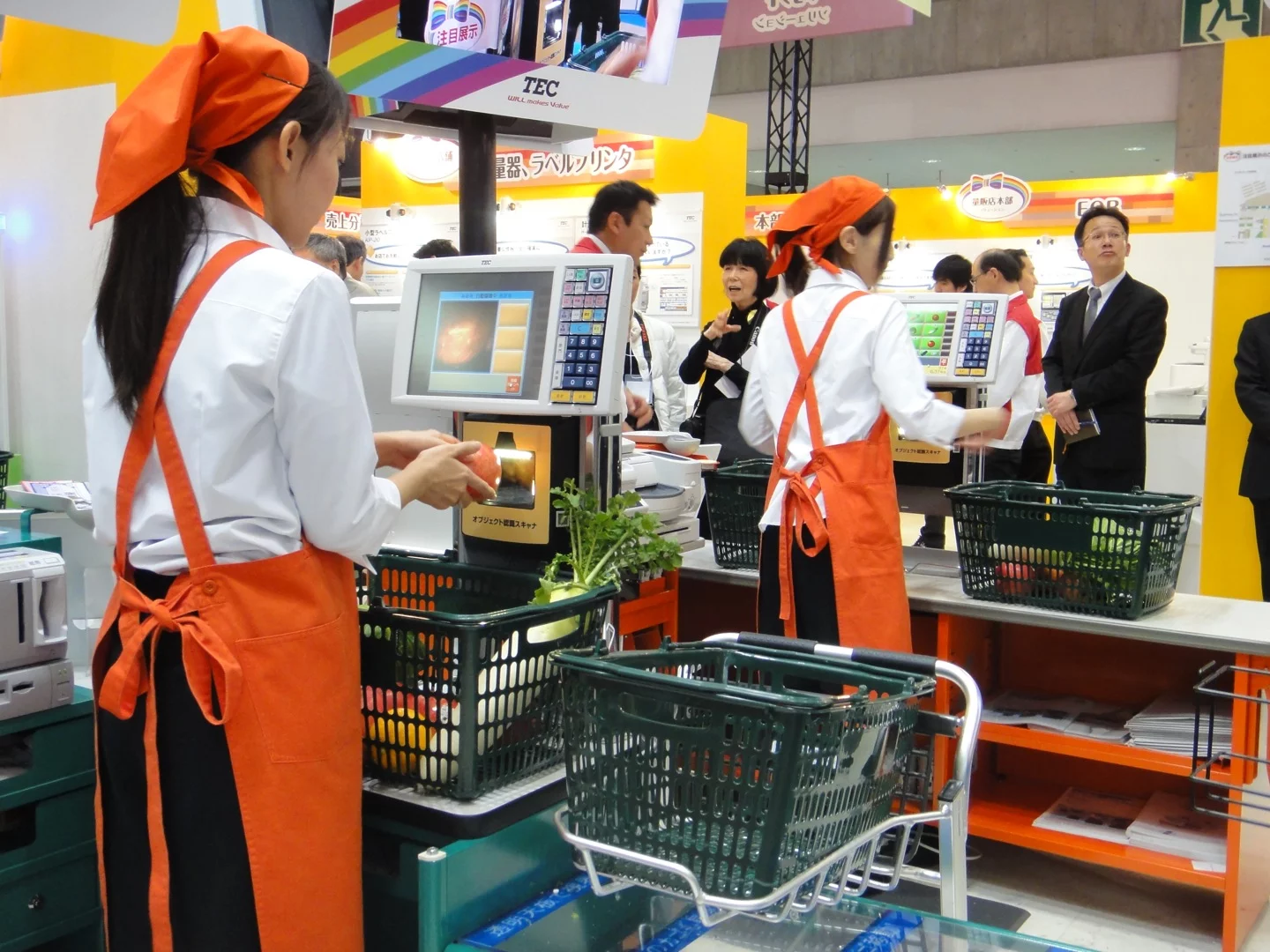 Toshiba Tec's new supermarket scanner is able to identify grocery items based on their appearance, not barcodes (Photo: DigInfo)