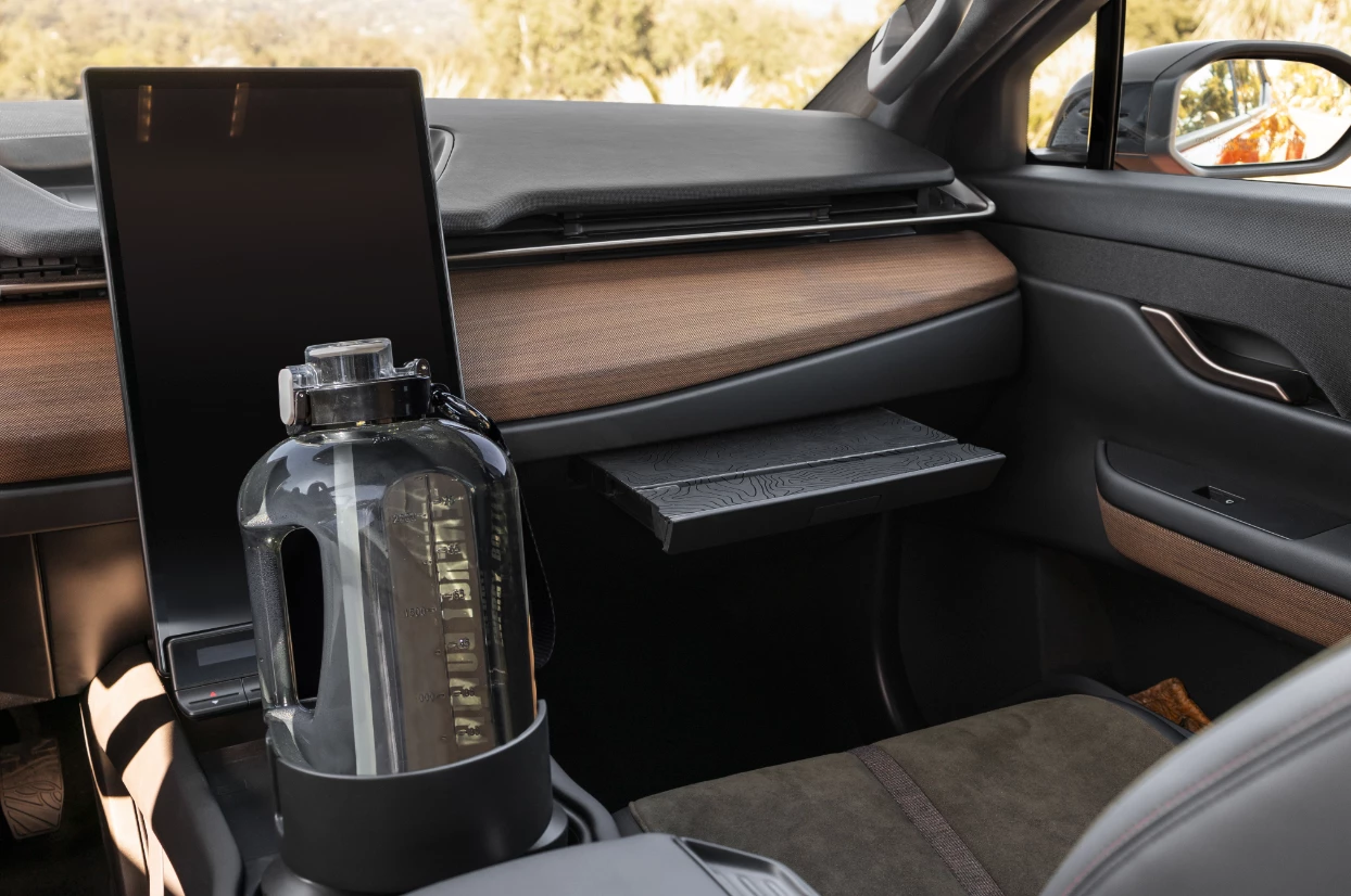 That jug-ready cupholder doesn't look like it plays that nicely with the tablet-style touchscreen, but it is certain to keep one hydrated or caffeinated