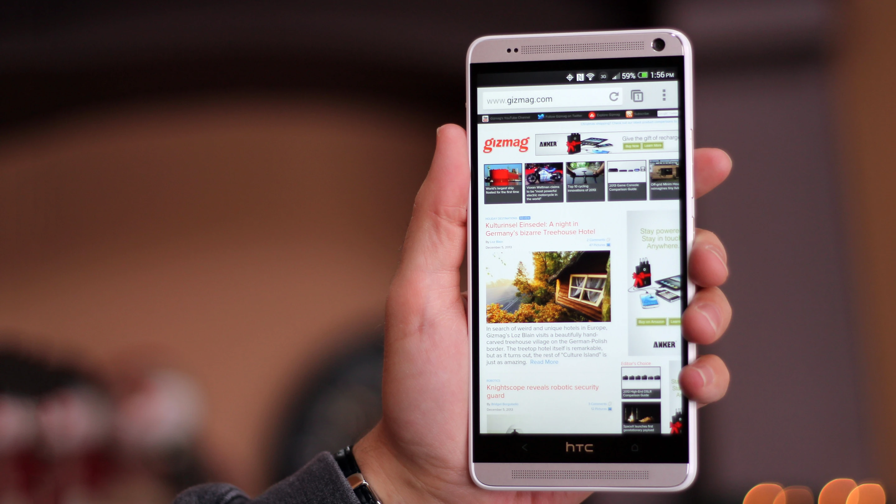 Gizmag reviews the HTC One max, a familiar phone in a supersized form