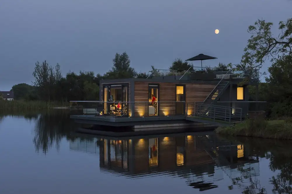 Bluefield Houseboats uses prefabricated construction, energy-efficient design, and home automation technology in its houseboats