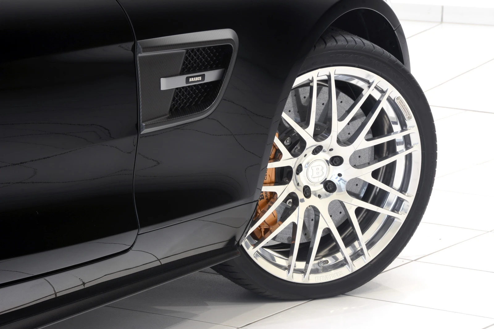 The vent behind the front fenders is bigger on the GT S 600 than on standard AMG GTs