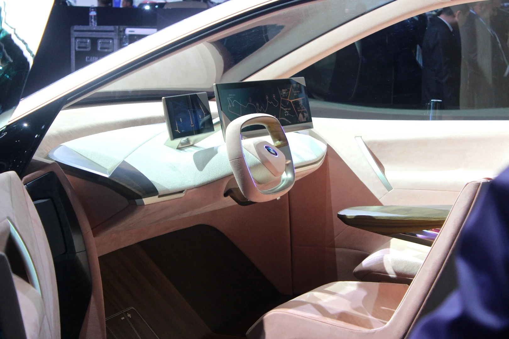 BMW Vision iNext at the 2018 LA Auto Show