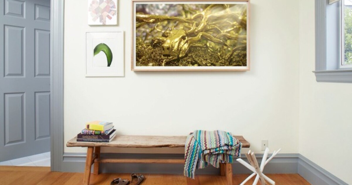 Frame displays downloaded artwork on 4K screen