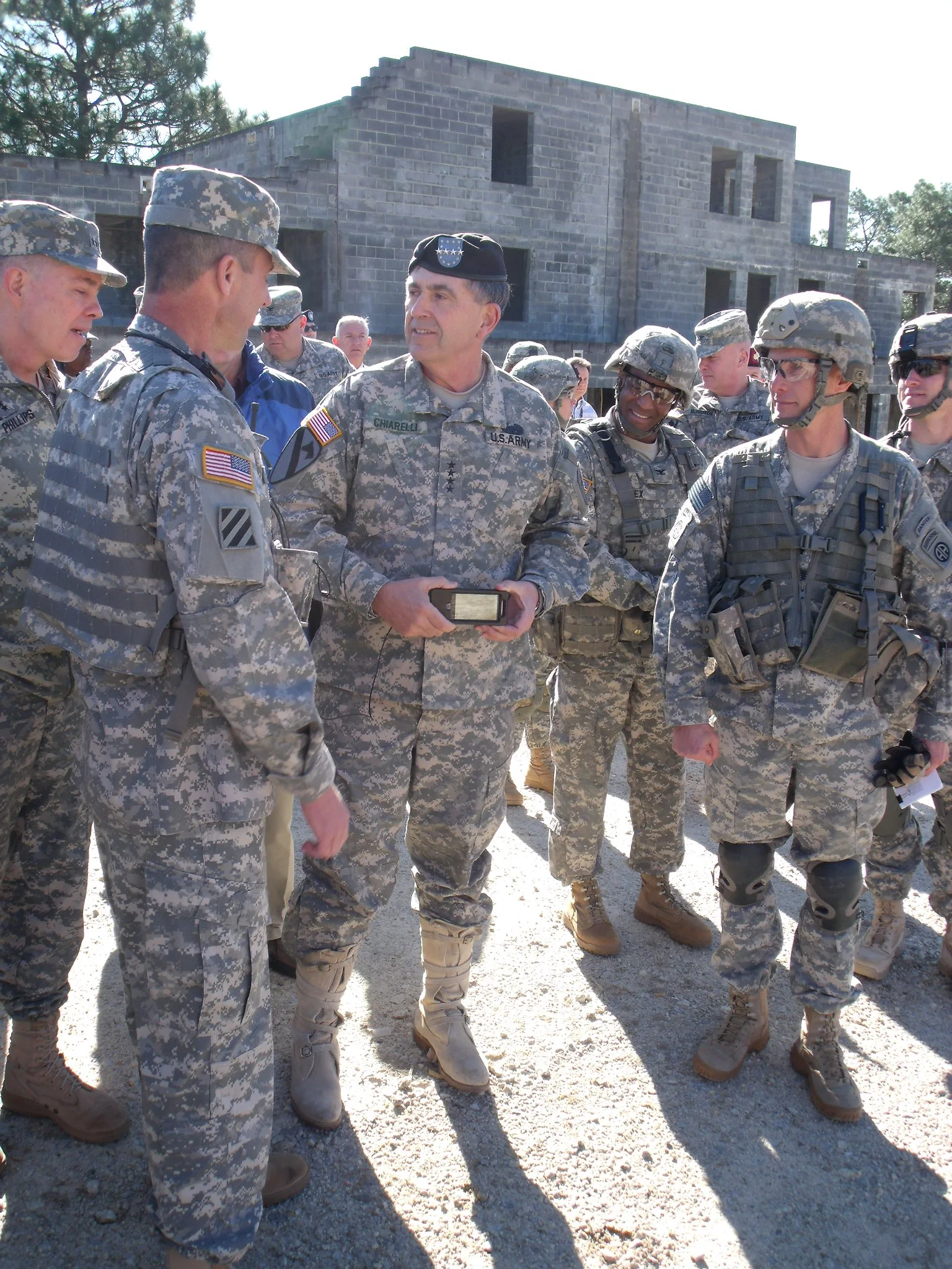 Soldiers at the recent Fort Bragg exercise, in which they trialled tactical smartphones (Photo: Ashley Blumenfeld, JPEO JTRS)