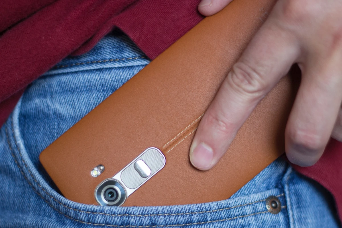 Gizmag reviews the leather-clad version of LG's 2015 flagship, the G4