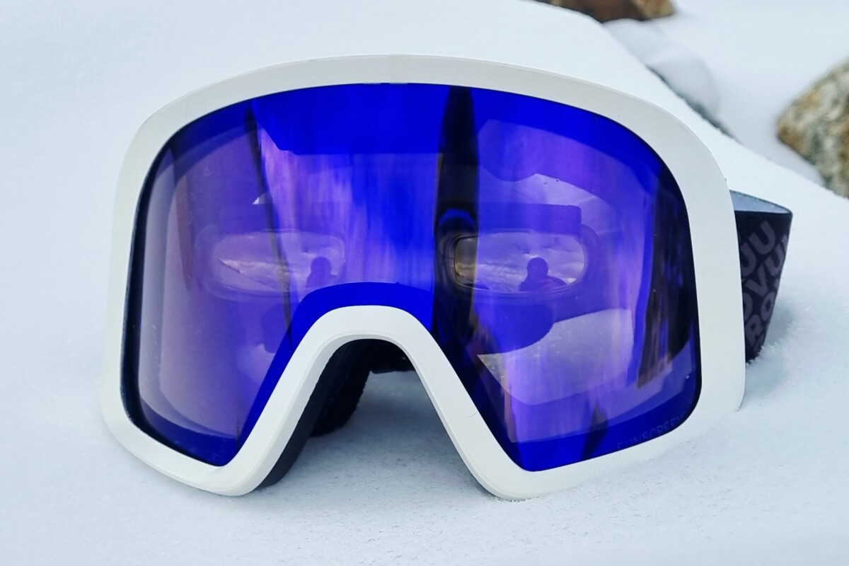 AR ski goggles show you the hazards that your eyes alone can't see