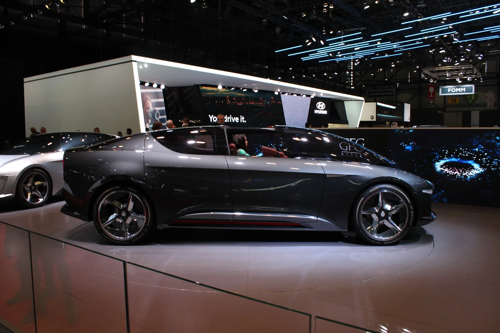 The Sibylla concept measures 5,141 mm long, 2,080 mm wide, and 1,483 mm high (202.4 x 81.9 x 58.3 inches)