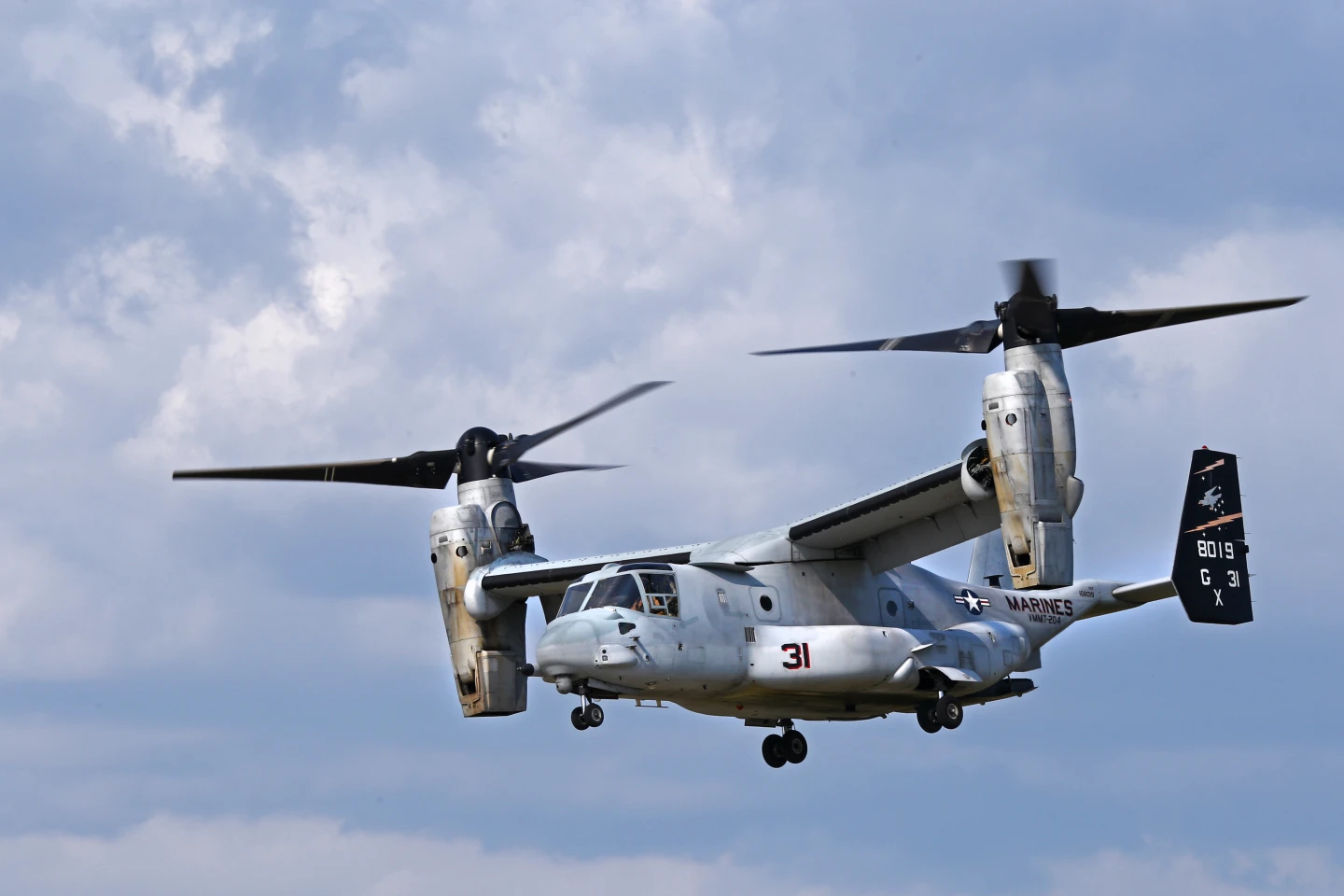 To demonstrate its helicopter-like abilities the pilot proceeded to hover and rotate on the spot, even backing up to further show off its handling prowess (Photo: Angus MacKenzie/Gizmag.com)