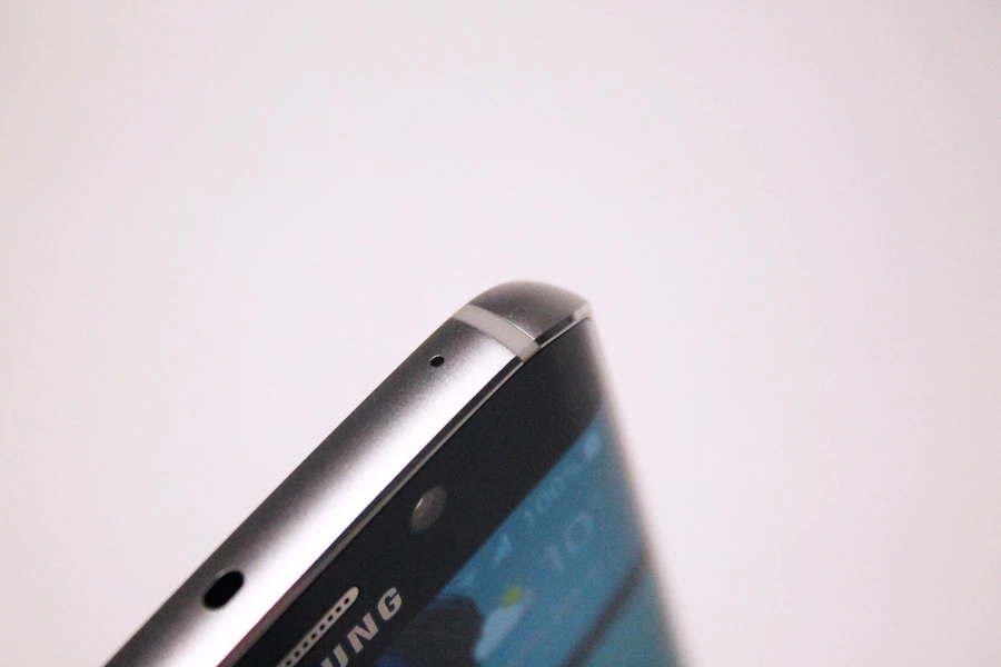 Galaxy S6 edge (Photo: Stu Robarts/Gizmag.com)