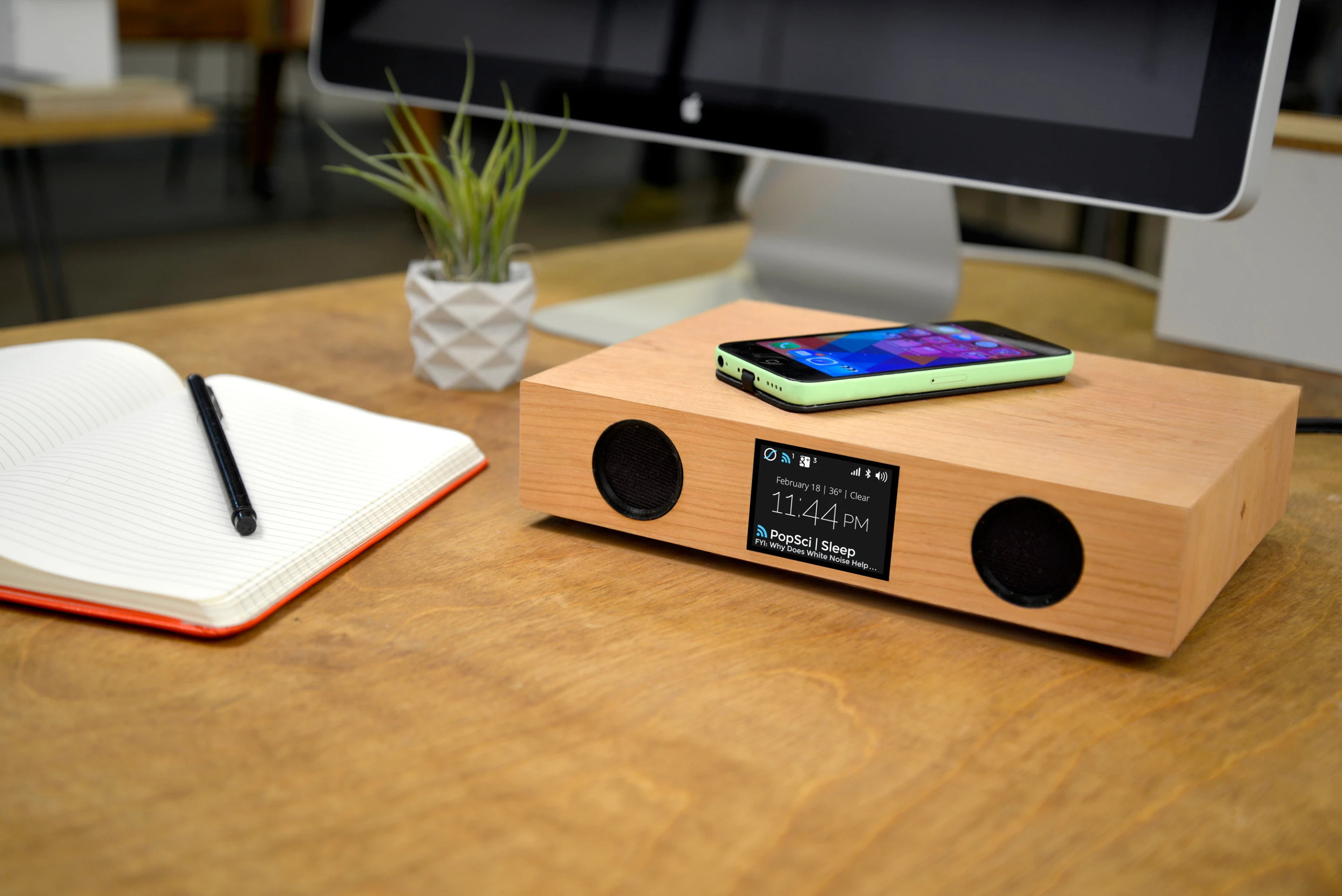 Users concerned that notifications might be displayed even when they're nowhere near the unit can set a privacy mode so that Streams alerts are only displayed on Glowdeck's screen when a connected phone is located nearby
