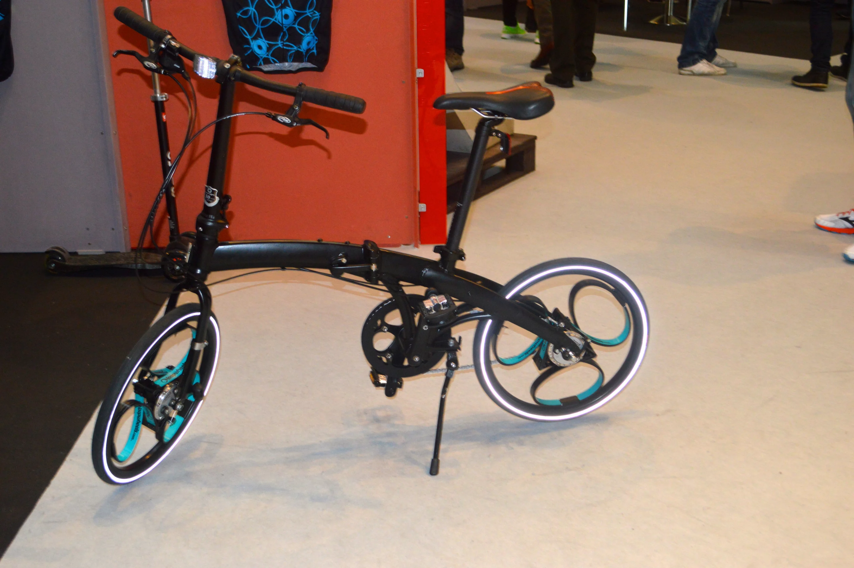 Loopwheels use an integrated spring system for shock absorption