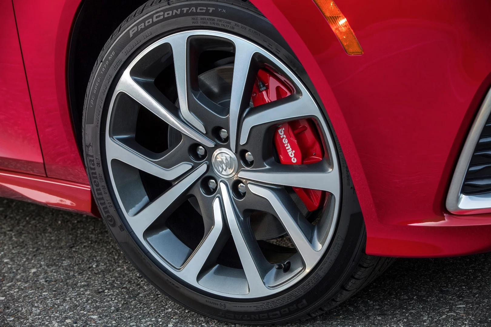 Unique alloy wheels on the Buick Regal GS