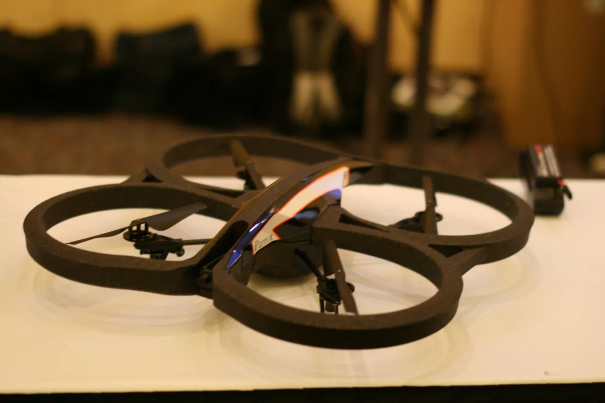 The camera on the AR.Drone 2.0 displays video at a 1280x720 resolution on your smartphone or tablet while you fly
