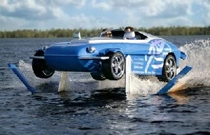 The Rinspeed Splash at speed on the water