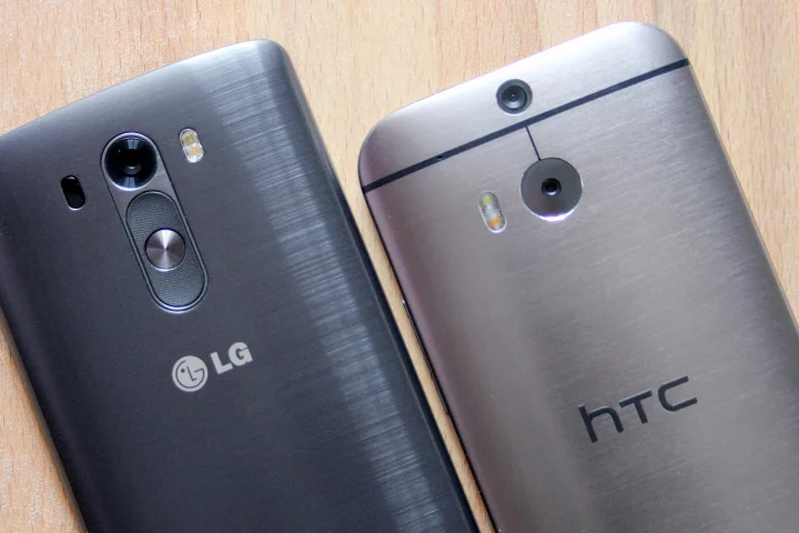 Gizmag goes hands-on to compare the LG G3 (left) with the HTC One (M8) (Photo: Chris Wood/Gizmag.com)